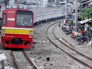 Tragis Wanita Muda Akhiri Hidup Tabrakkan Diri ke KRL karena Bisikan