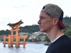 Fernando Torres dan Kuil Terapung Cantik di Jepang