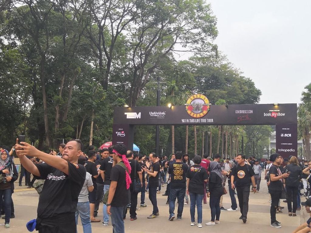 6 Fakta di Balik Lagu November Rain Guns N Roses yang Misterius 6 Fakta di Balik Lagu November Rain Guns N Roses yang Misterius