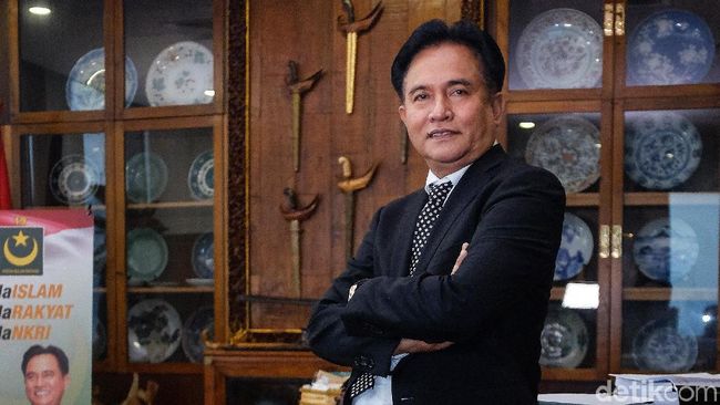 Bela Jokowi Pro Bono, Yusril: Dulu Jadi Ahli Prabowo Juga Gratis Bela Jokowi Pro Bono, Yusril: Dulu Jadi Ahli Prabowo Juga Gratis