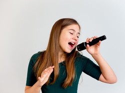 Anak Menyanyikan Lagu Orang Dewasa, Apa Efeknya?