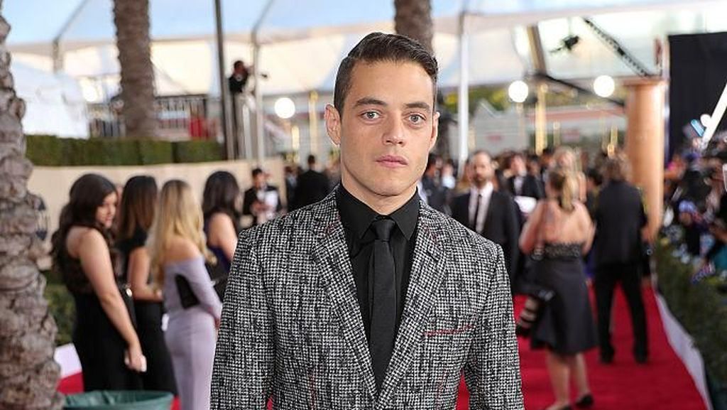 Foto: Inspirasi Fashion Minimalis ala Rami Malek untuk Pria Masa Kini Foto: Inspirasi Fashion Minimalis ala Rami Malek untuk Pria Masa Kini