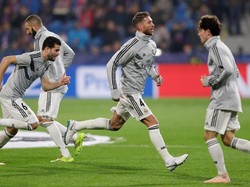 Real Madrid melakoni pemanasan jelang duel matchday 4 Liga Champions kontra Viktoria Plzen di Doosan Arena, Kamis (8/11/2018). (David W Cerny/REUTERS)