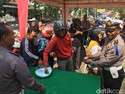 Asyik, Pengendara Motor yang Tertib di Mojokerto Diganjar Hadiah