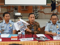 Imigrasi Bantah Petugasnya Bawa Kabur Paspor Maria Ozawa