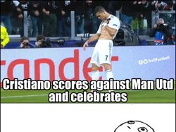 Ronaldo pun berselebrasi merayakan golnya di depan pendukung MU, mantan klubnya. (Foto: Twitter @TrollFootball)