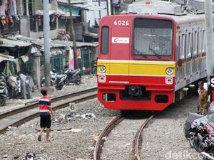 ABG Tewas Terserempet KRL Saat Tawuran di Pinggir Rel, Ini Kata KAI