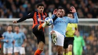 Upaya Shahktar untuk mencetak gol balasan menemui kesulitan. Tak banyak menguasai bola, Shakhtar pun kesulitan membangun serangan. REUTERS/Lee Smith.