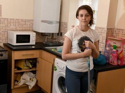 Dapurnya Dipenuhi Tikus, Wanita Ini Harus Ngungsi Masak di Rumah Tetangga