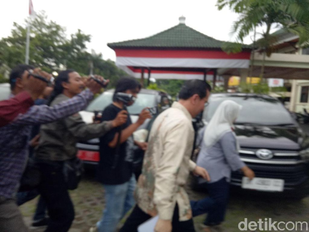 Konsulat Jepang Datangi Imigrasi Klarifikasi Pemeriksaan Miyabi Konsulat Jepang Datangi Imigrasi Klarifikasi Pemeriksaan Miyabi
