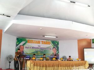 IAIN Palu Pasca-tsunami: AC-Meja Dijarah, Kuliah di Tenda