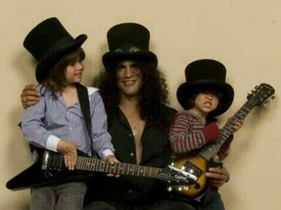 7 Foto Masa Kecil London dan Cash, Anak-anak Slash Guns N Roses