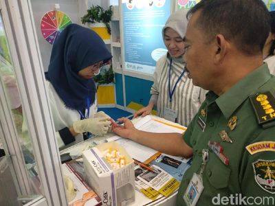 Foto: Antre Curhat dan Cek Kolesterol di BSD