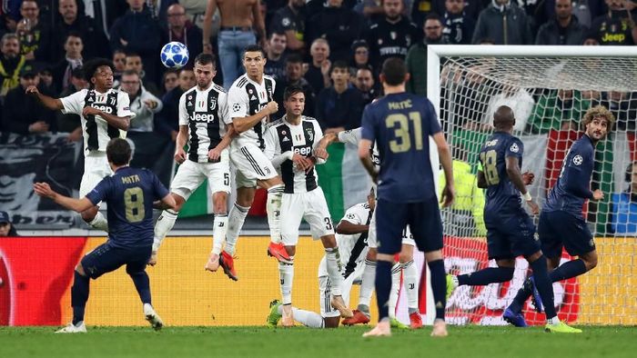 Dua gol Manchester United ke gawang Juventus berawal dari eksekusi bola mati (Foto: Michael Steele/Getty Images) Dua gol Manchester United ke gawang Juventus berawal dari eksekusi bola mati (Foto: Michael Steele/Getty Images)