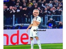 Sementara ini gantian, kepala Ronaldo diganti menjadi kepala Mourinho sedang berselebrasi pamer perut di Turin. (Foto: Internet/Twitter)