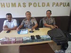 Polisi OTT Pengusaha Kayu di Papua, Rp 500 Juta Disita Polisi OTT Pengusaha Kayu di Papua, Rp 500 Juta Disita