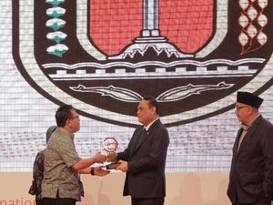 Selesaikan 12 Ribu Aduan, Semarang Raih Pengelola Laporan Terbaik