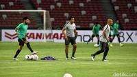 Bima Sakti memimpin langsung sesi latihan.