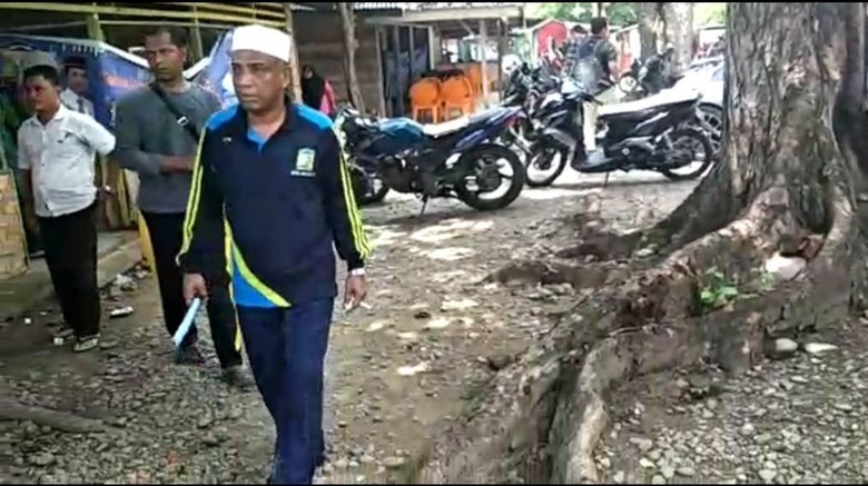 Sidak Warung yang Buka Saat Salat, Wabup Aceh Besar Pukul Meja