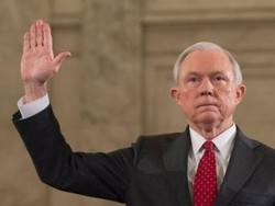 Trump Pecat Jaksa Agung Jeff Sessions
