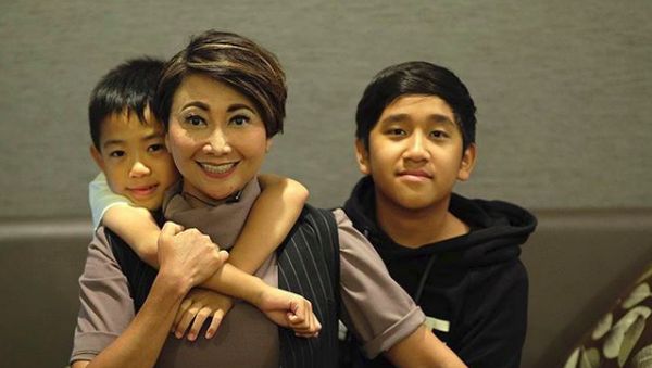 8 Potret Kompak Indy Barends dengan Dua Jagoannya