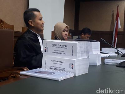 Potret 1.211 Lembar Tuntutan untuk Zumi Zola