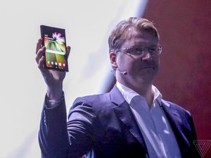 Samsung Akhirnya Pamerkan Ponsel Layar Lipatnya