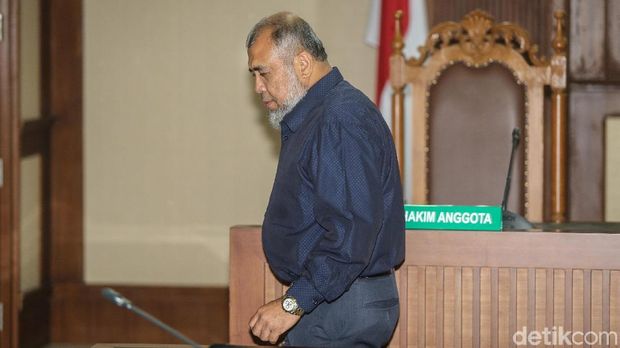 Para Koruptor Pesohor yang Hukumannya Disunat MA