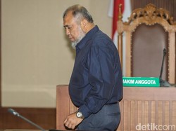 MA Kurangi Hukuman Eks Hakim Konstitusi Patrialis Akbar