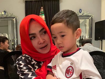 Kebersamaan Ibunda Nagita Slavina, Rieta Amilia dengan Cucunya