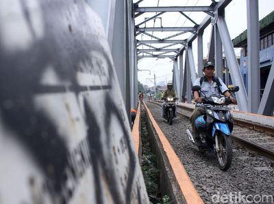 Makin Nekat! Pemotor Mulai Terobos Jalur Kereta