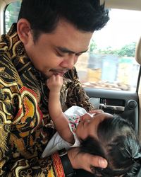 Kahiyang Ayu unggah foto Bobby Nasution dan putrinya.