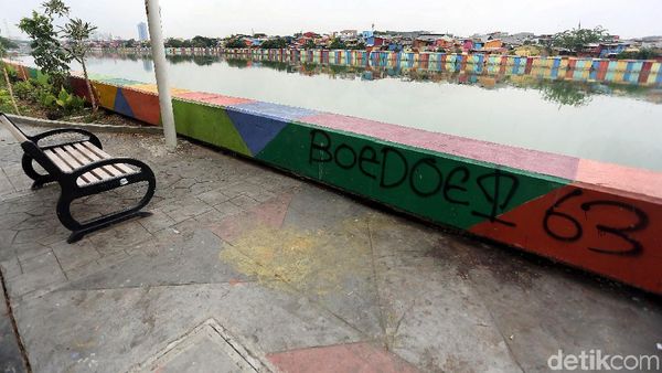 Terlalu! Cantiknya Kawasan Danau Sunter Dirusak Coretan