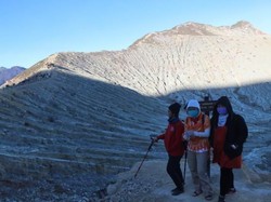 Pesona Kawah Ijen Tak Lekang Oleh Waktu