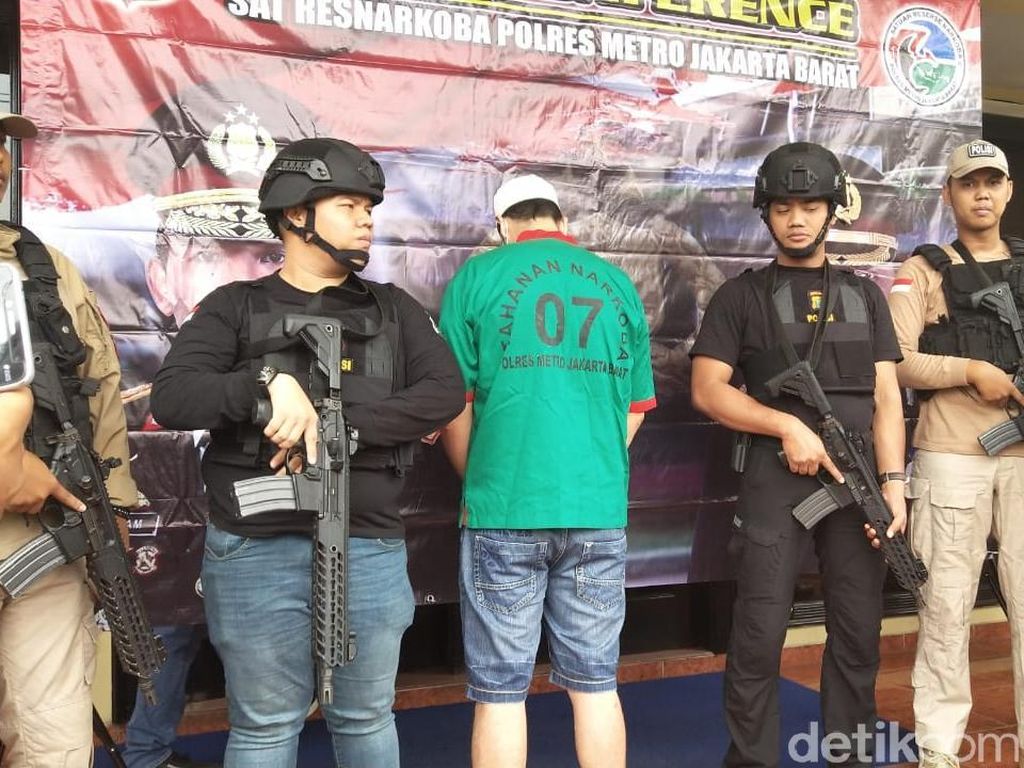 Polisi: Claudio Martinez Pakai Narkoba Sejak di Chile Polisi: Claudio Martinez Pakai Narkoba Sejak di Chile