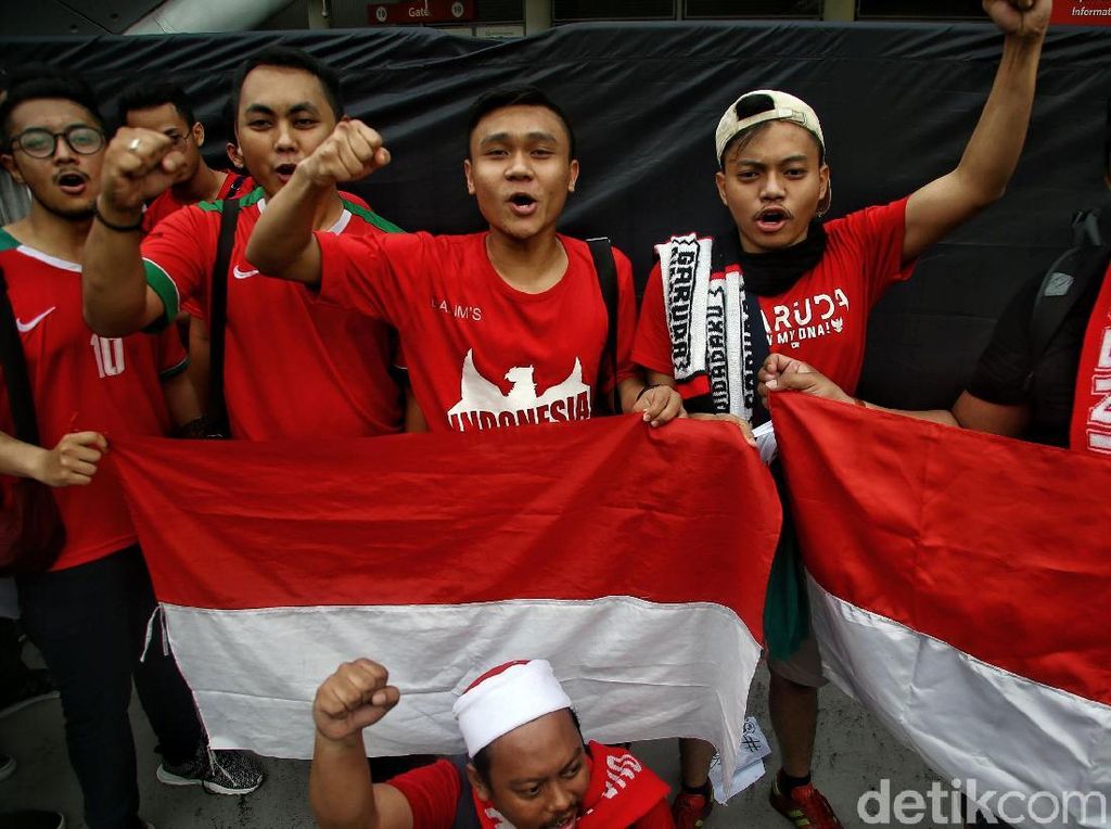 Antusiasme Suporter Indonesia Dukung Timnas Garuda Antusiasme Suporter Indonesia Dukung Timnas Garuda