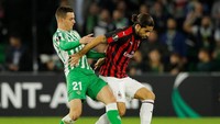 Kedua tim punya tujuh poin tapi Milan di posisi kedua karena unggul head-to-head. Sementara Betis di puncak dengan delapan poin. REUTERS/Marcelo Del Pozo.