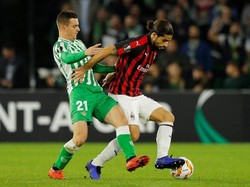 Kedua tim punya tujuh poin tapi Milan di posisi kedua karena unggul head-to-head. Sementara Betis di puncak dengan delapan poin. REUTERS/Marcelo Del Pozo.