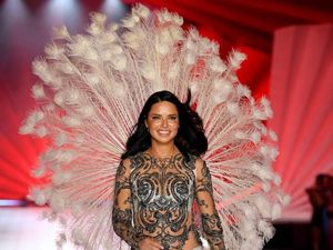 6 Model Tertua dan Paling Lama di Fashion Show Victorias Secret 6 Model Tertua dan Paling Lama di Fashion Show Victorias Secret
