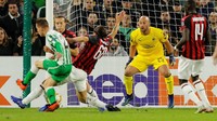 Betis unggul duluan di babak pertama lewat Giovani Lo Celso. REUTERS/Marcelo Del Pozo.