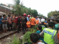 Lagi, Seorang Kakek Tewas Tersambar Kereta Api di Surabaya