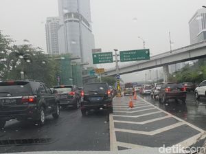 Tol Cawang Arah Semanggi Macet 6 Km