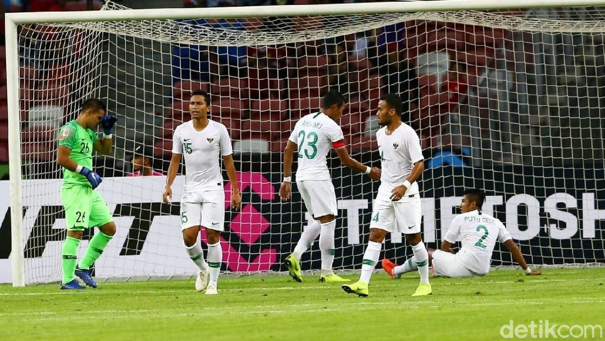 Timnas Indonesia menelan kekalahan dari Singapura di pertandingan pertama Piala AFF 2018 (Pradita Utama/detikSport)