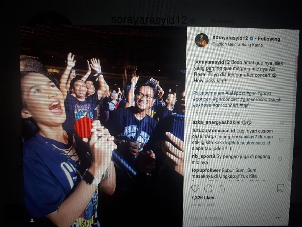 Gokil! Soraya Rasyid Dapat Mikrofon Axl Rose Usai Konser Guns N Roses Gokil! Soraya Rasyid Dapat Mikrofon Axl Rose Usai Konser Guns N Roses