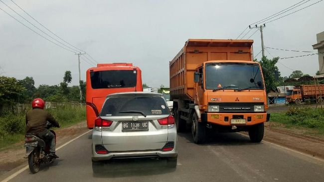 Berita Gonjang-ganjing Truk Batu Bara Via Jalur Khusus Vs Jalan Umum Jumat 19 April 2024