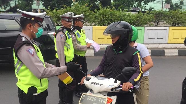 Operasi Zebra di Pasar Minggu, Pelanggar Disidang di Tempat Operasi Zebra di Pasar Minggu, Pelanggar Disidang di Tempat
