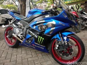 Pasang Decal di Motor, Bisa Tahan Sampai Berapa Tahun?
