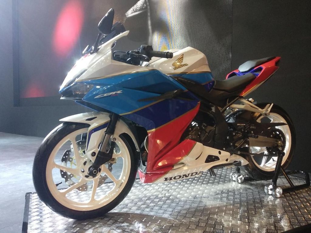 Modifikasi Motor dengan Stiker Bisa Hanguskan Garansi Pabrikan? Modifikasi Motor dengan Stiker Bisa Hanguskan Garansi Pabrikan?