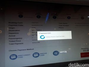 Mesin Tiket di Stasiun Kereta Bandara Eror