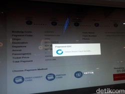 Mesin Tiket di Stasiun Kereta Bandara Eror